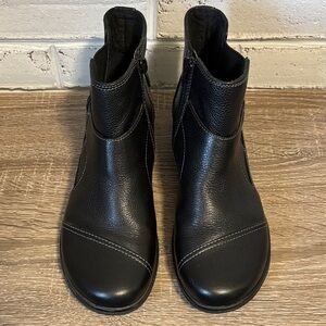 Clarks Black Leather Ankle Boots Size 8